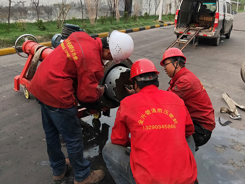 1638195232617703.jpg DN500循環水管道帶壓開孔順利完成!2.jpg